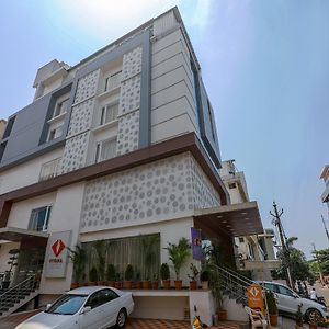 Oyo 14282 Hotel Vivana